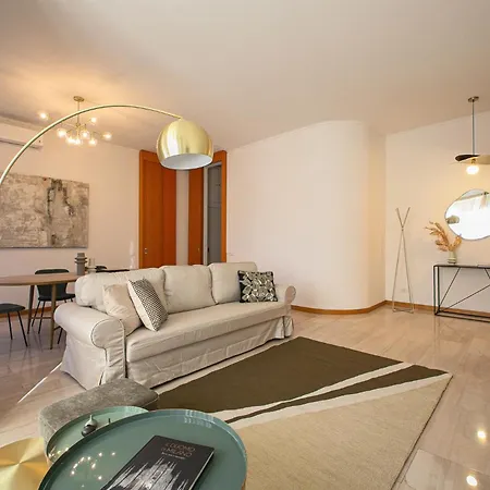 Апартаменты Santa Sofia M4 Chic - Center *